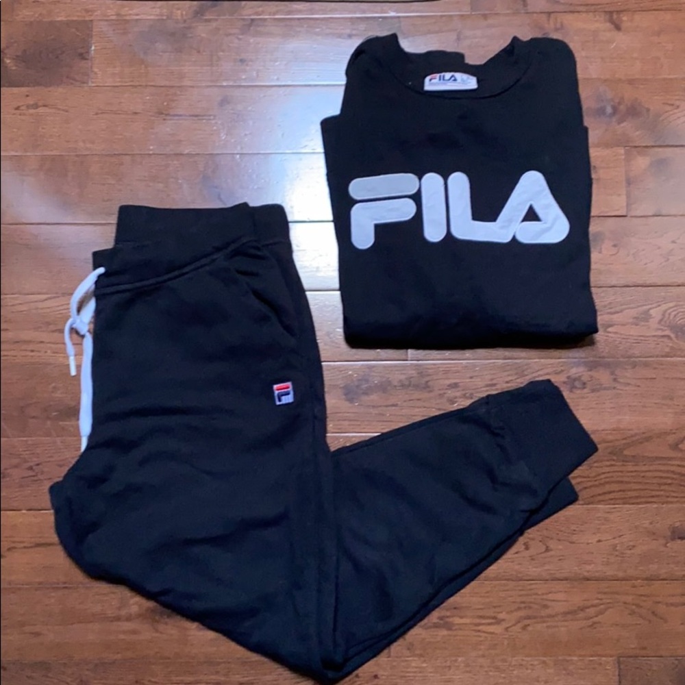 Fila sweatsuit set. Top and bottom both Large.